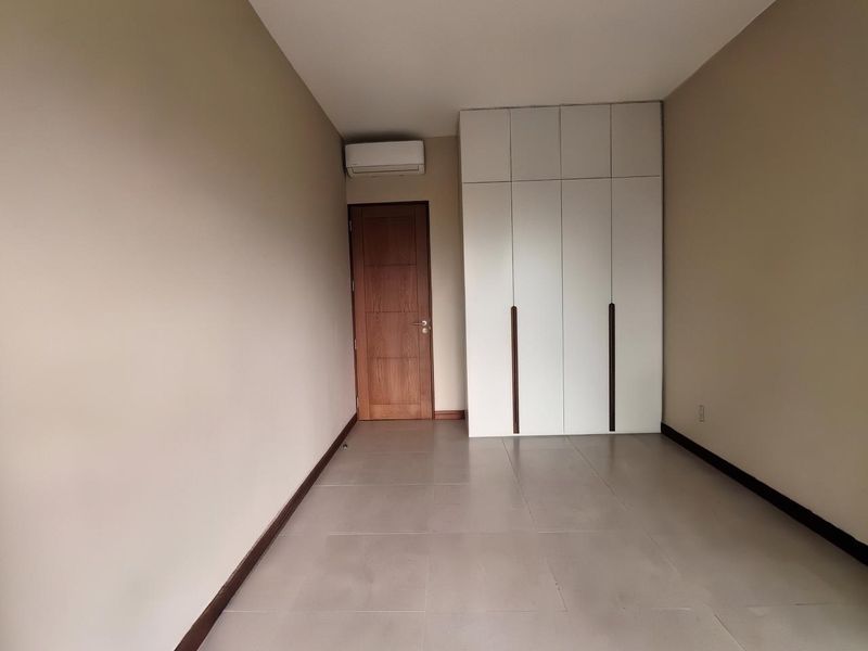 Elevate Your Lifestyle - Discover the First-Floor Penthouse at Le Savoy Residence - Photo 5