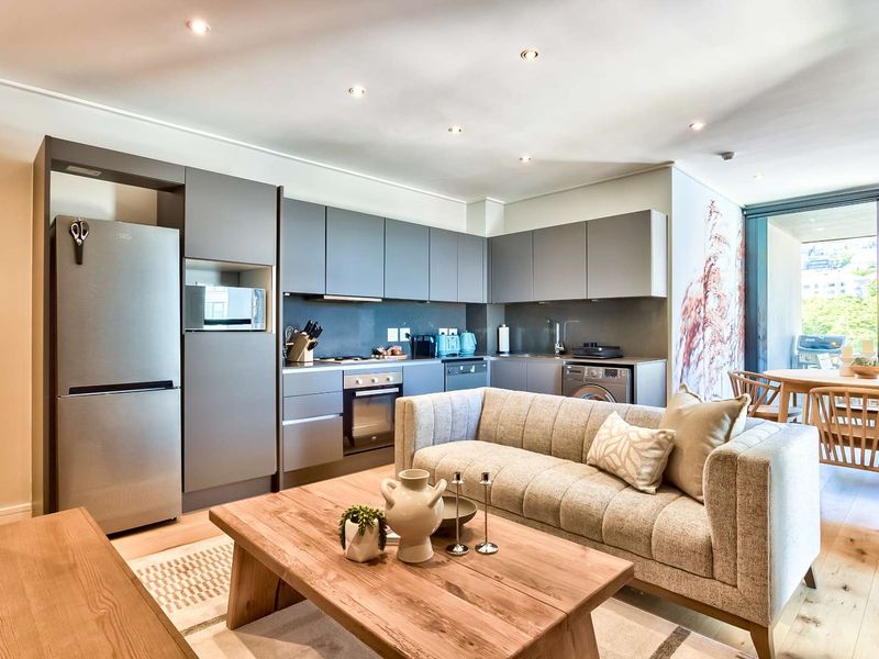 Prime Atlantic Seaboard Apartment with Private Patio & Iconic Views - Photo 5