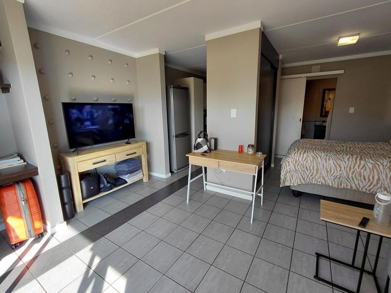 Modern Studio Apartment for Sale at The Paddocks, Dainfern – Ideal Investment or First Home - Photo 3