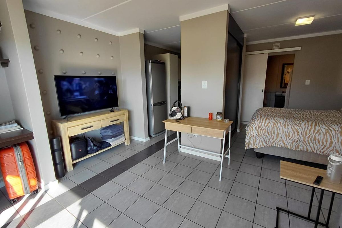 Modern Studio Apartment for Sale at The Paddocks, Dainfern – Ideal Investment or First Home - Photo 3