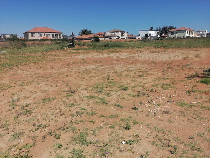 A vacant residential plot of land with level terrain, situated in a developed neighborhood, ready for new construction.