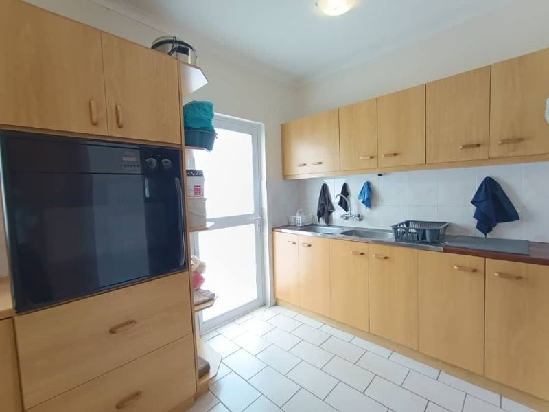 For Sale - Walvisbay (House with 2 bedroom flat) - Photo 6