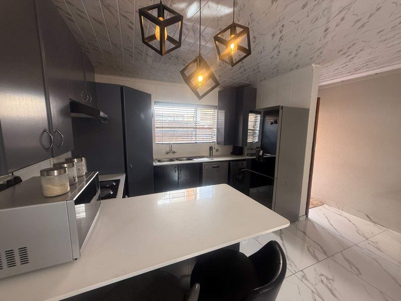 Elevated Living in the Heart of Glen Marais - Photo 9