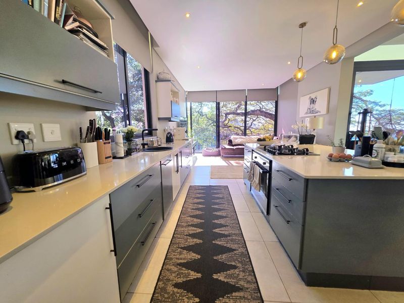 Luxury Statement Home for Sale in Central Kloof – Upper Highway - Photo 3