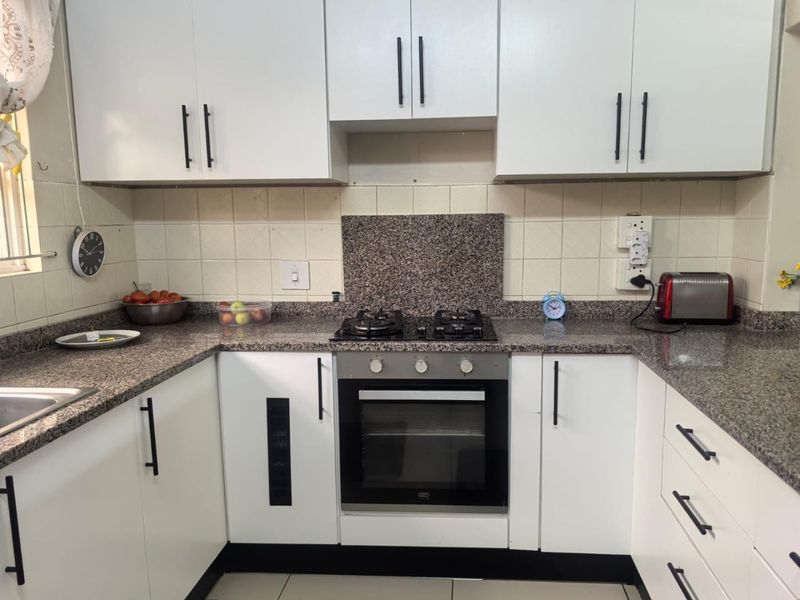 Charming Malvern Home with Balcony &amp; Modern Kitchen! - Photo 2