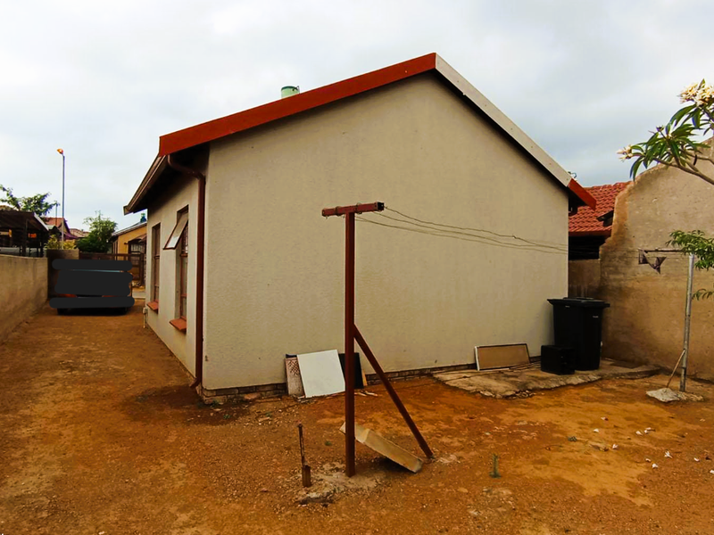 Charming 2-Bedroom Home – Ideal for First-Time Buyers or Investors - Photo 3