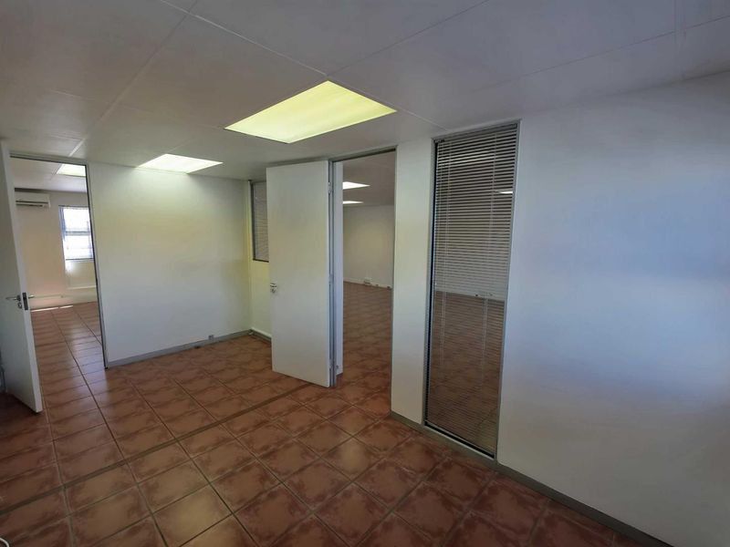 107sqm First Floor Office to Rent in a secure office park, Milnerton - Photo 8
