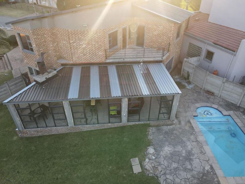 Secure Family Home For Sale in Terenure Kempton Park: Spacious Townhouse with Pool & Prime Security - Photo 4