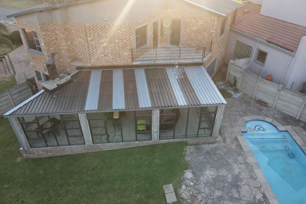 Secure Family Home For Sale in Terenure Kempton Park: Spacious Townhouse with Pool & Prime Security - Photo 4