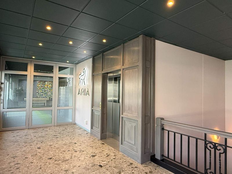 Top Floor 373m2 office with large balcony to let in North Wharf - Photo 7