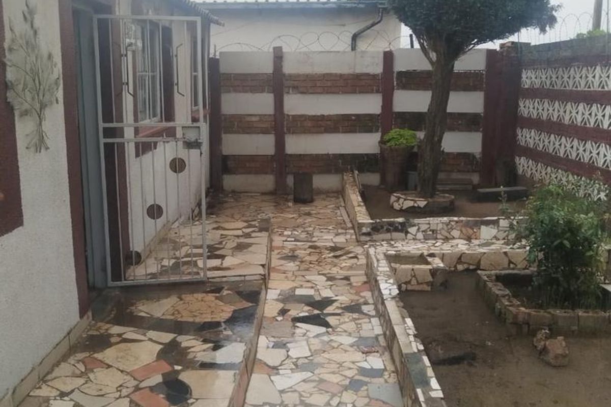 2 Bedroom House For Sale In Dhlamini - Photo 2