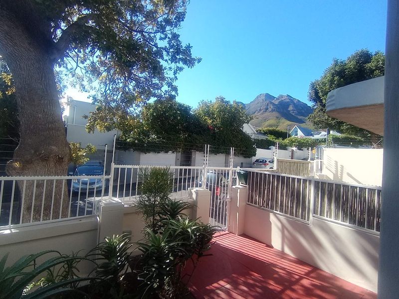 Modern 2-Bedroom Ground Floor Apartment with Private Garden - Photo 2