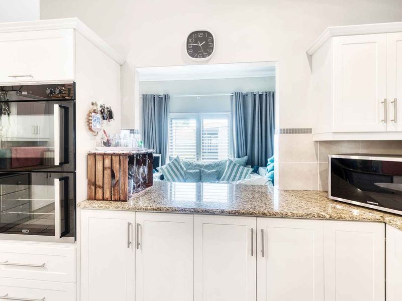 LARGE RESIDENTIAL HOME FOR SALE - Photo 10