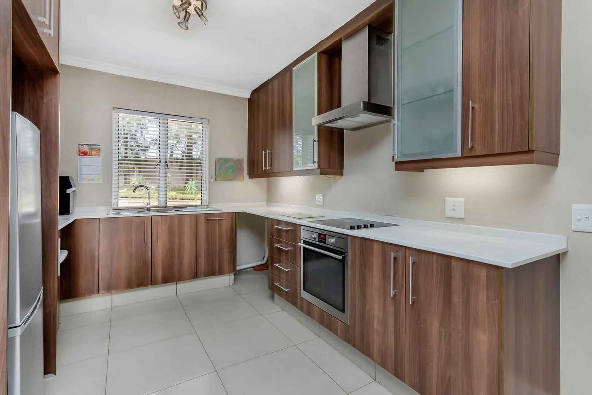 2 BEDROOM GARDEN UNIT SITUATED IN A PERFECT LOCATION - Photo 5