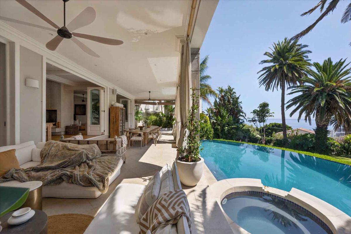 Classic Home with a modern twist,  Entertainers Dream - Photo 4