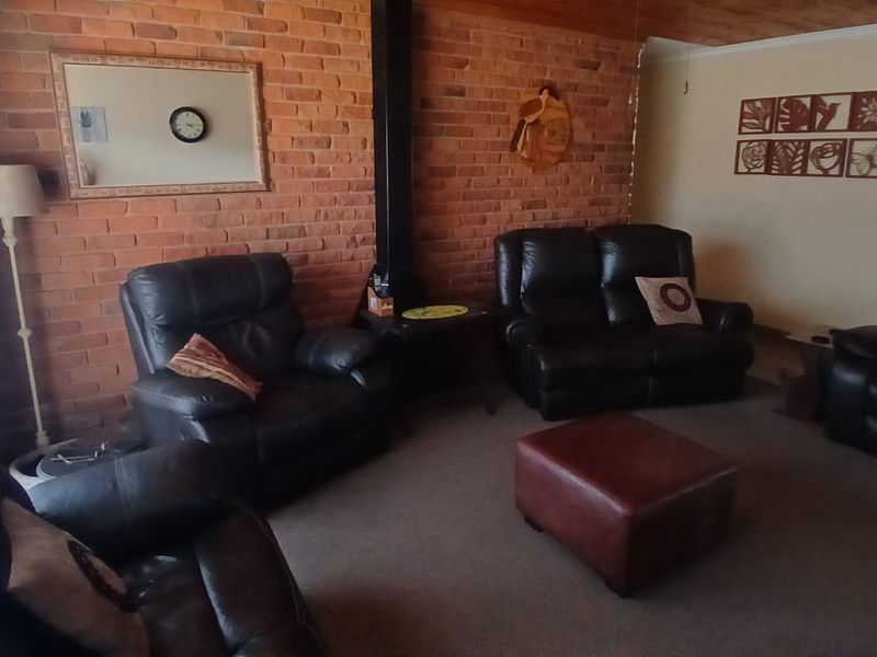 Beautiful 3 Bedroom house for sale - Photo 4