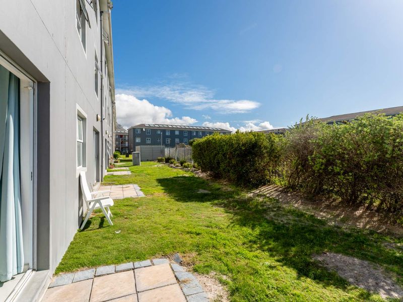 Charming Ground Floor Apartment in Costa Da Gama - Photo 5