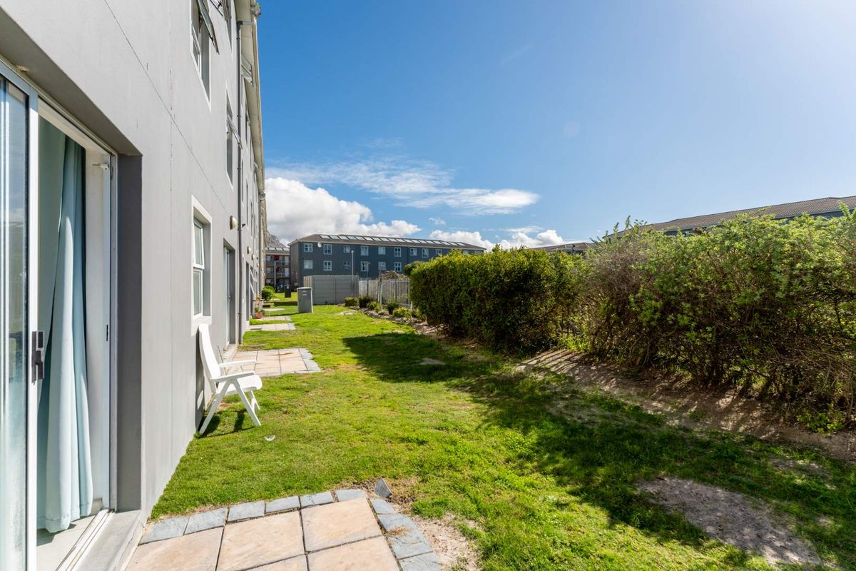 Charming Ground Floor Apartment in Costa Da Gama - Photo 5