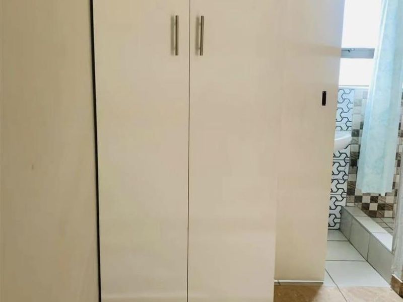 BACHELOR APARTMENT AVAILABLE - Photo 6