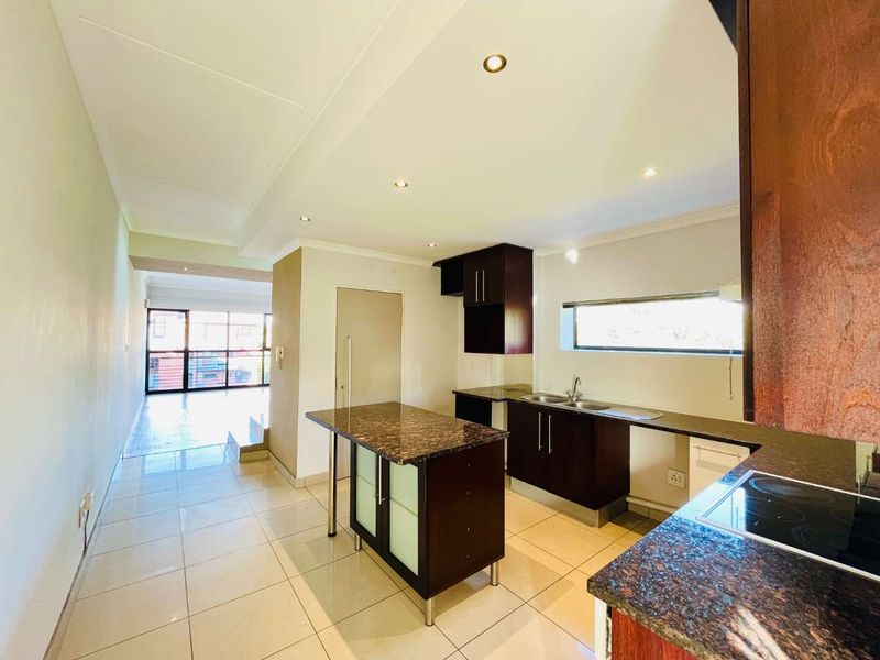 Prestige and Convenience: Stunning Triplex at 22 on Atholl - Photo 10