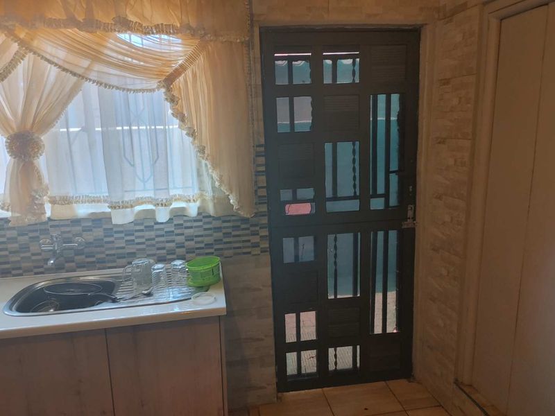 House for sale in Vosloorus EXT. 28 - Photo 4