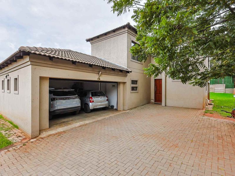 Endless potential in Val de Grace - Photo 1