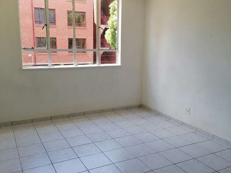 2 Bedroom to rent in Hatfield - Photo 7