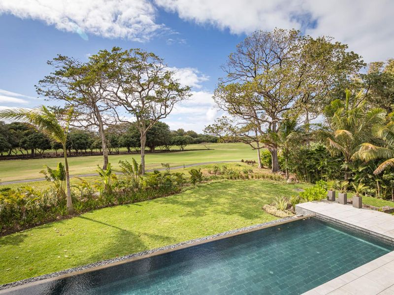 Contemporary Luxury Estate with Championship Golf Views. - Photo 4