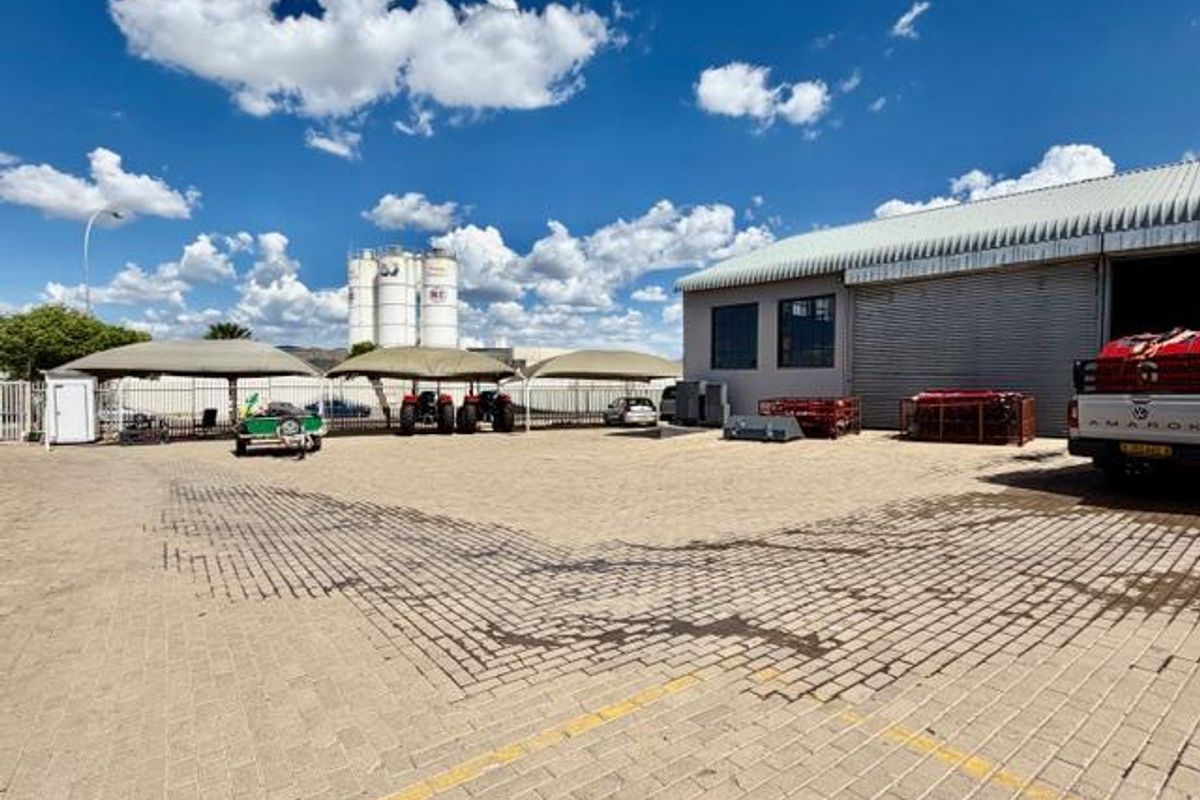 Well maintained prime commercial property for rent. - Photo 3