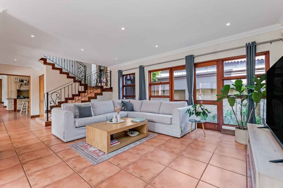 BEAUTIFUL 3 BEDROOM HOUSE FOR SALE IN DAINFERN RIDGE - Photo 3