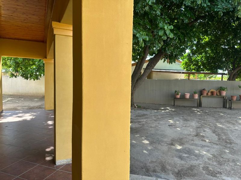 For sale Oshakati Live in Style: Elegant 6-Bedroom Home with Extras - Photo 4