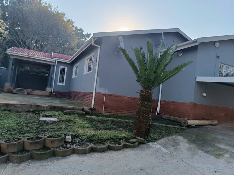 🏡 Spacious 4-Bedroom Family Home with Separate Flatlet to Rent in Lincoln Meade - Photo 2