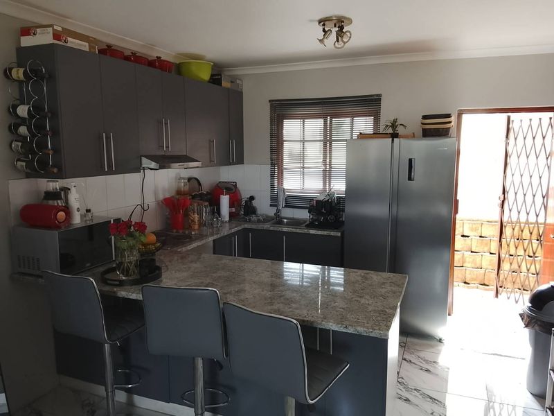 🏡 Modern 2-Bedroom Ground Floor Apartment for Sale in Clarendon – Secure & Move-In Ready - Photo 10