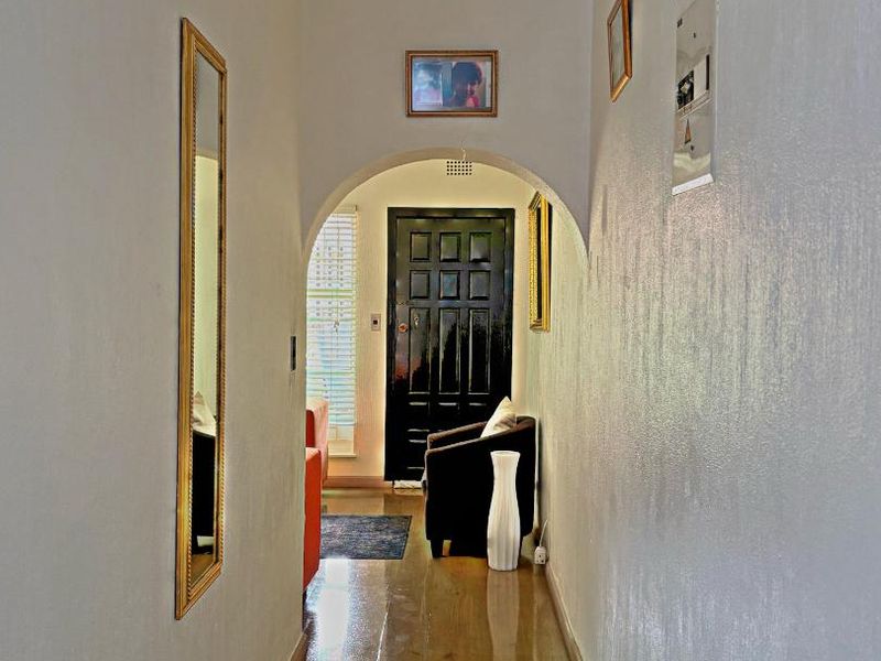 Marvelous 2 Bedroom unit - Photo 6