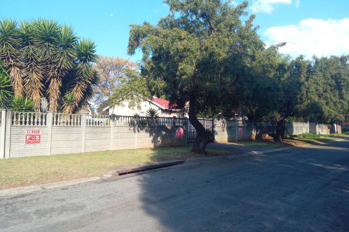 Bargain: Four Bedroom House plus Two Bedroom Cattage. - Photo 2
