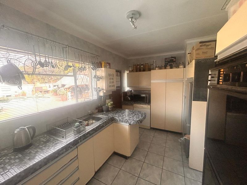 Four Bedroom House For Sale in Brackenhurst - Photo 10