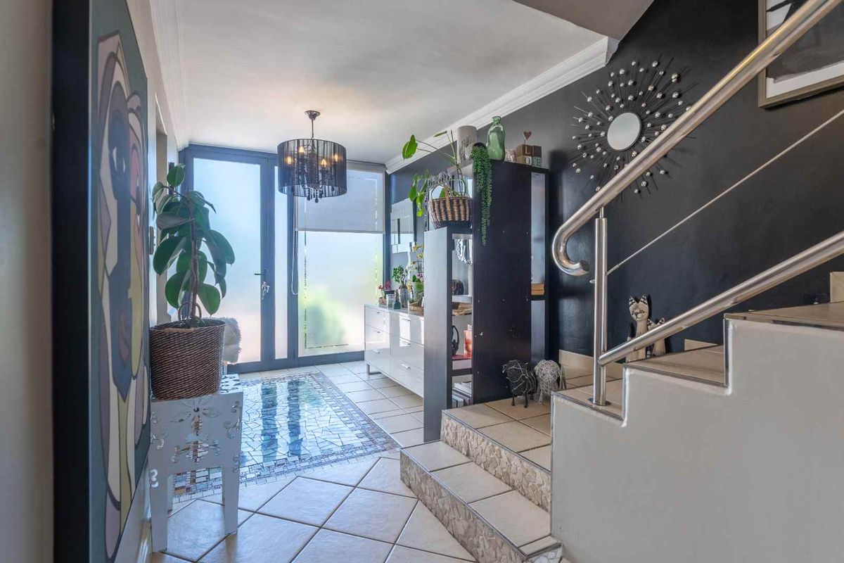 Duplex with a View - Photo 5
