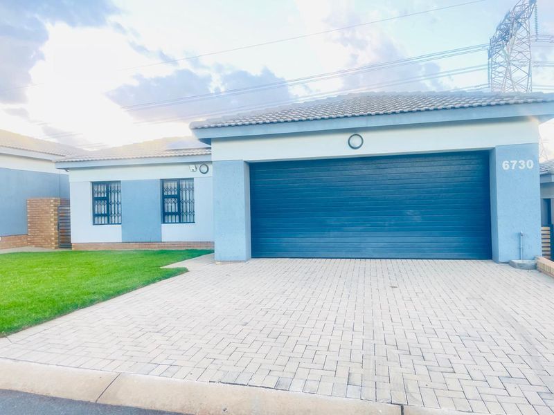 Discover Your Dream Home in Thatchfield's Newest Development - Photo 2