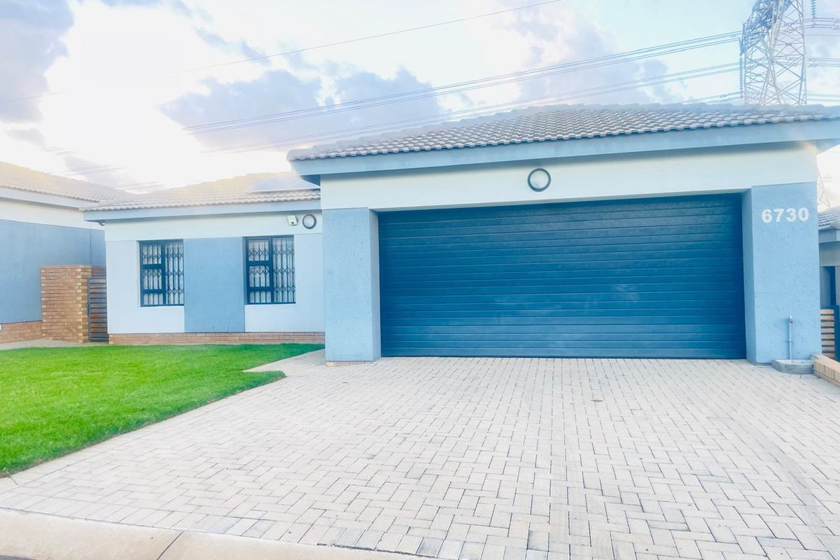 Discover Your Dream Home in Thatchfield's Newest Development - Photo 2