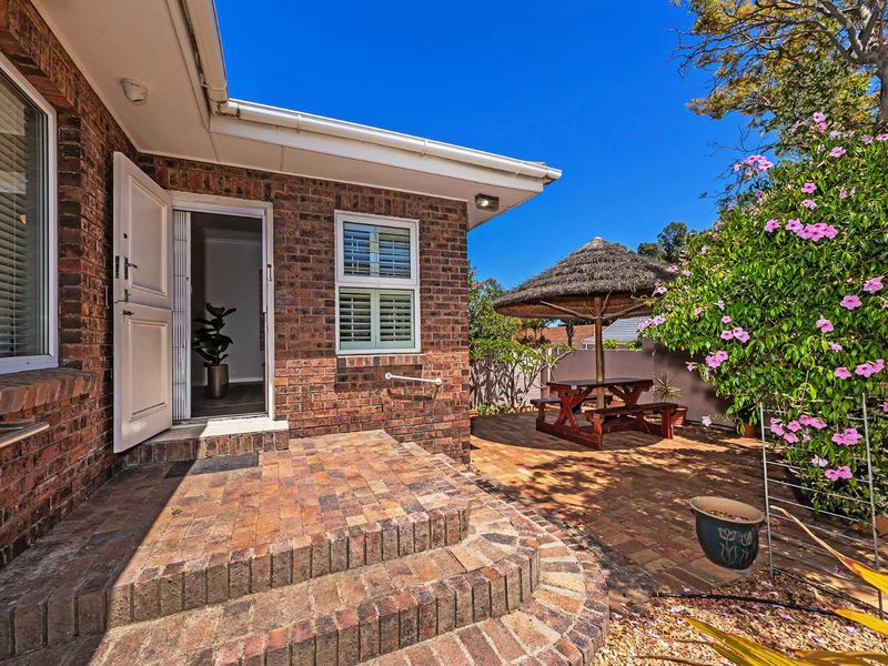 The Perfect Blend of Comfort, Style & Smart Living in Plattekloof - Photo 2