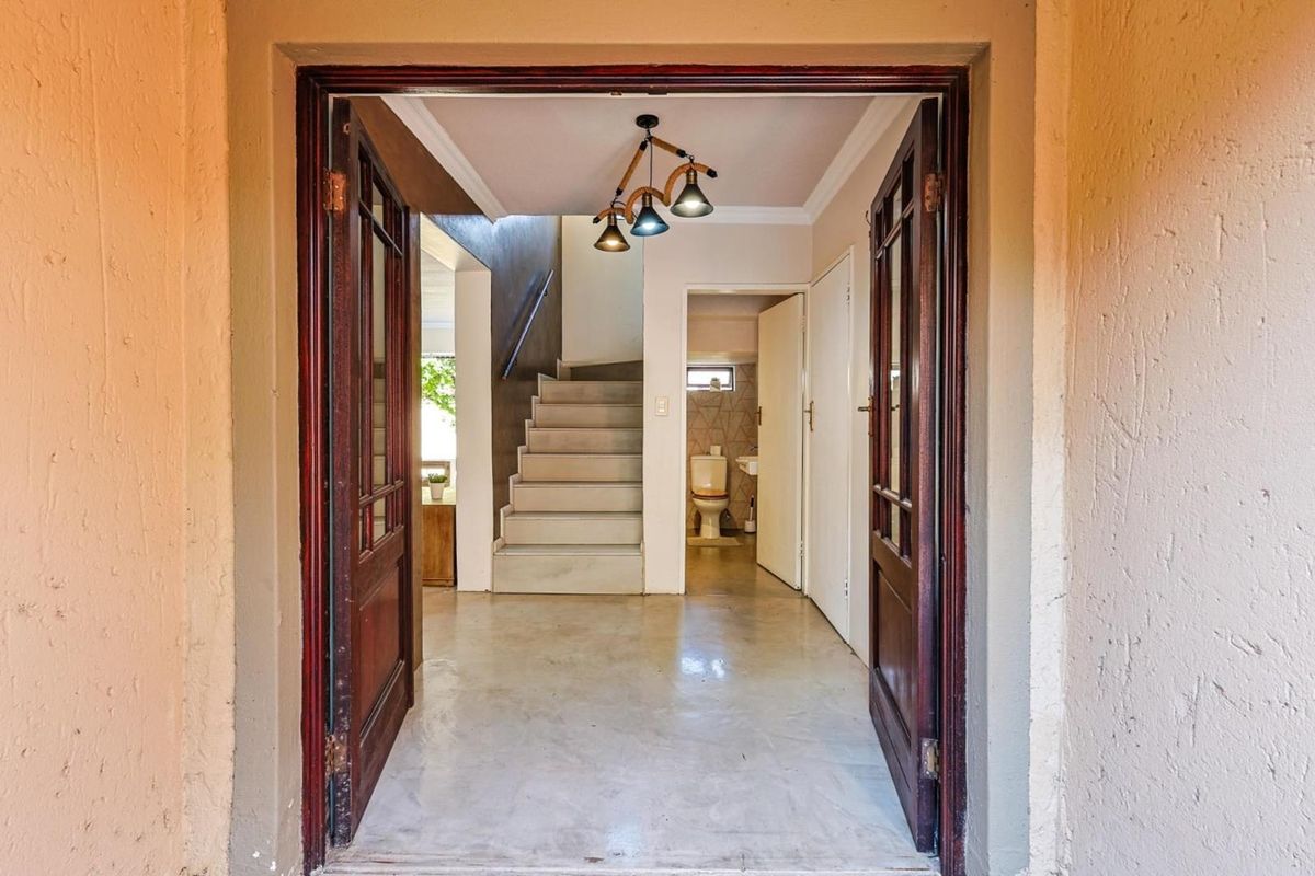 Charming three-bedroom home in Monterrey Place - Photo 3