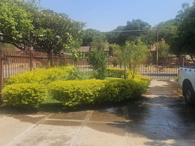 Massive 3 bedroom house for sale in Elandsrand - Photo 3