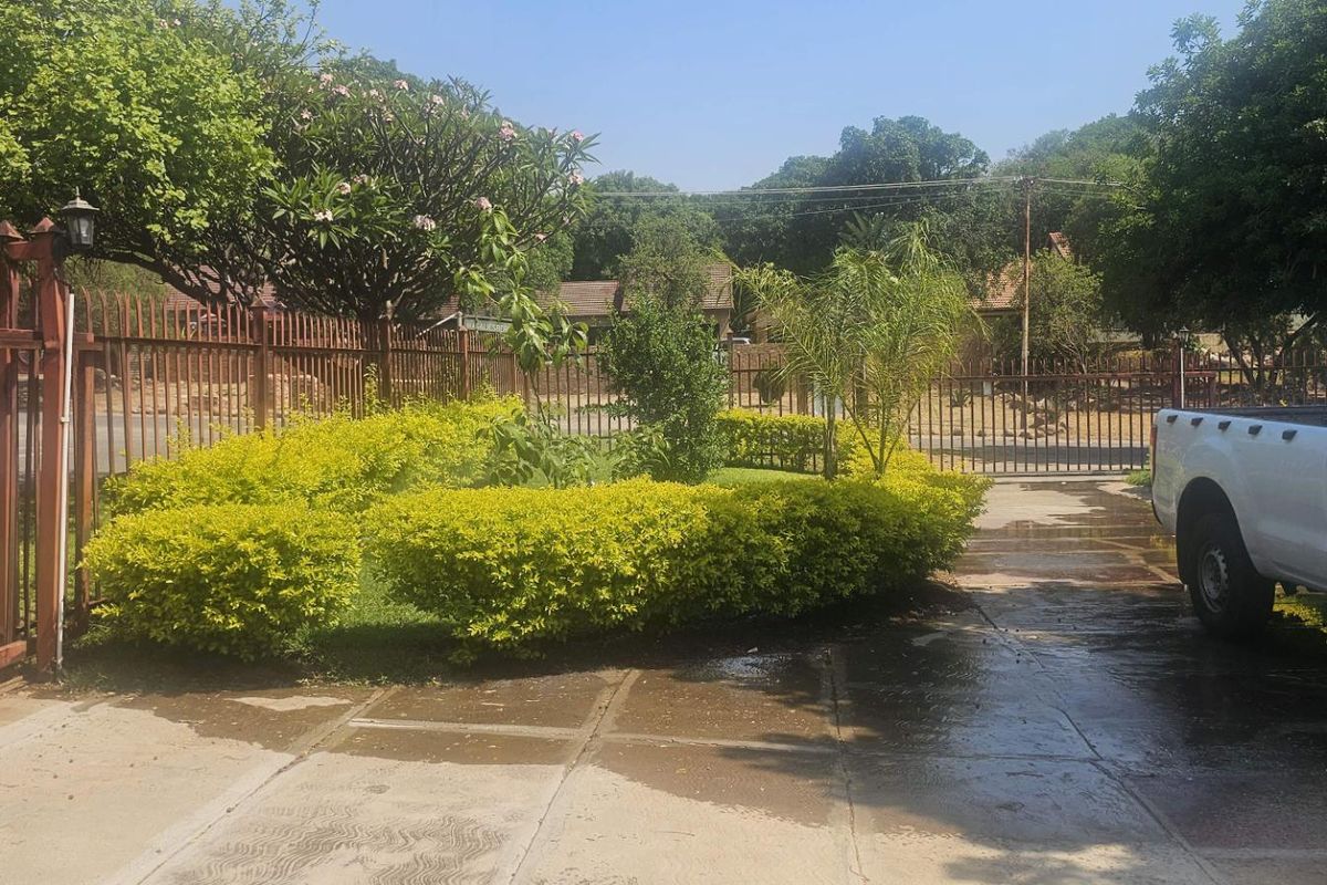 Massive 3 bedroom house for sale in Elandsrand - Photo 3