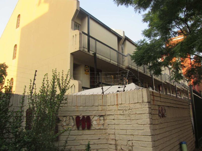 BEAUTIFUL, NEAT AND BIG [4] FOUR BEDROOMS DUPLEX FOR SALE IN SUNNYSIDE EAST '' BARGAIN - Photo 1