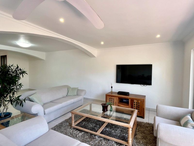 A stunning , modern duplex in secure complex on the beachfront!!! - Photo 7
