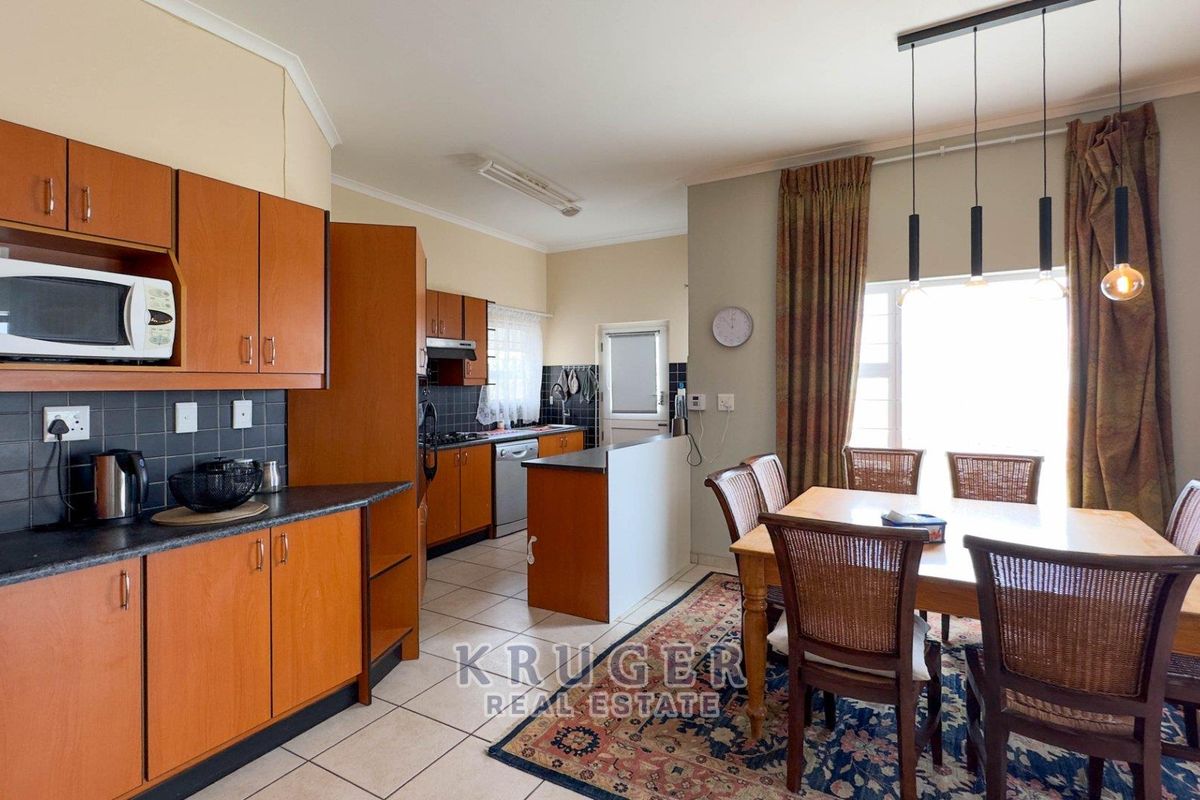 3-bedroom townhouse for sale - Photo 5