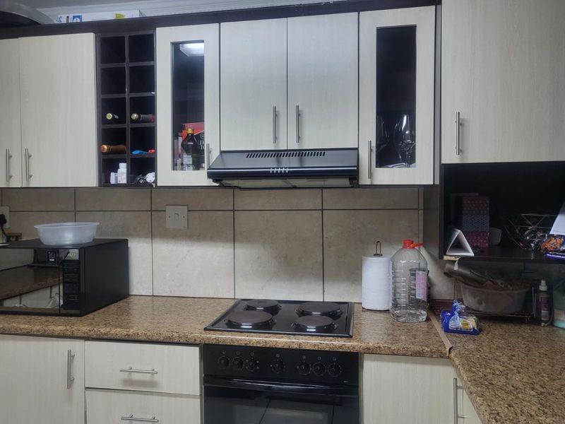 WELCOME TO YOUR DREAM HOME IN MALVERN QUEENSBURGH - Photo 3