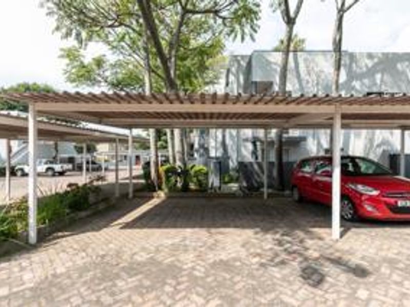 FURNISHED 1 BEDROOM GROUND FLOOR - Photo 2