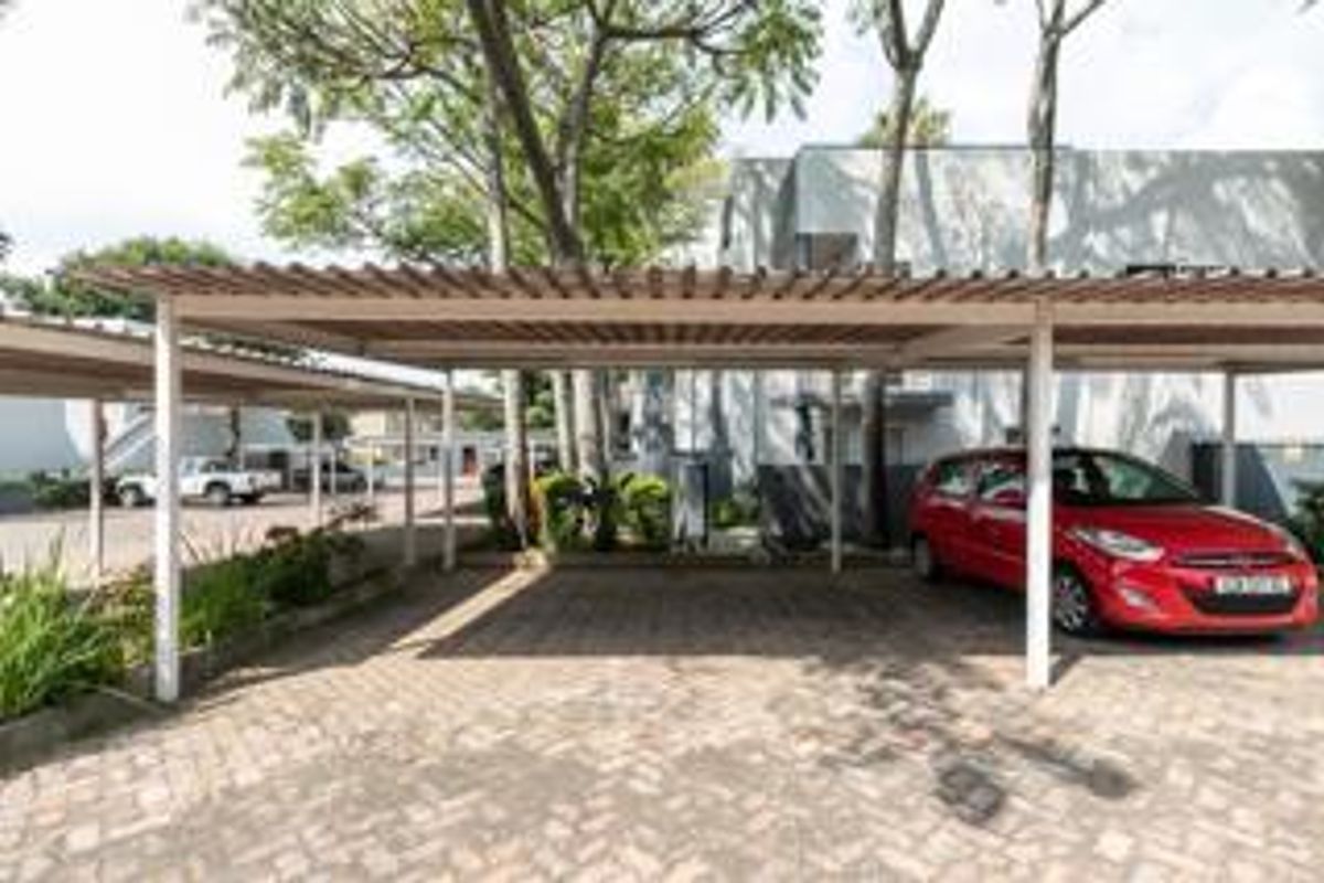 FURNISHED 1 BEDROOM GROUND FLOOR - Photo 2