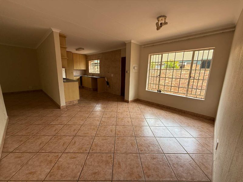 PERFECT 3 BED 2 BATH 2 GARAGE - Photo 9